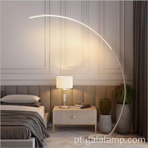 Candeeiro de pé em arco LED minimalista e moderno